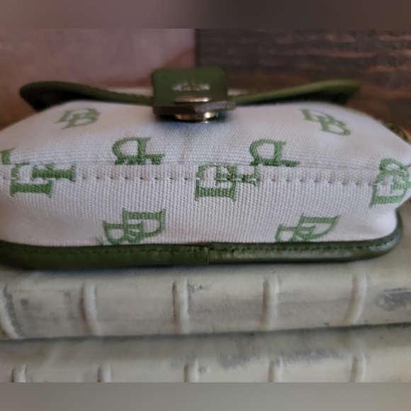Dooney And Bourke Vintage Green And White Monogram Wristlet With Leather Trim - Picture 4 of 10